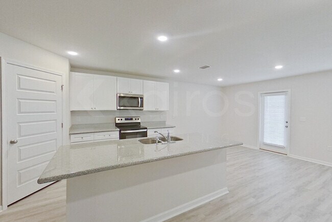 Building Photo - 277 Monarch Ln