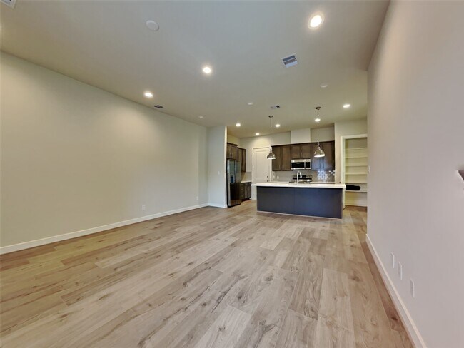 Foto del edificio - 2604 Mid Ln