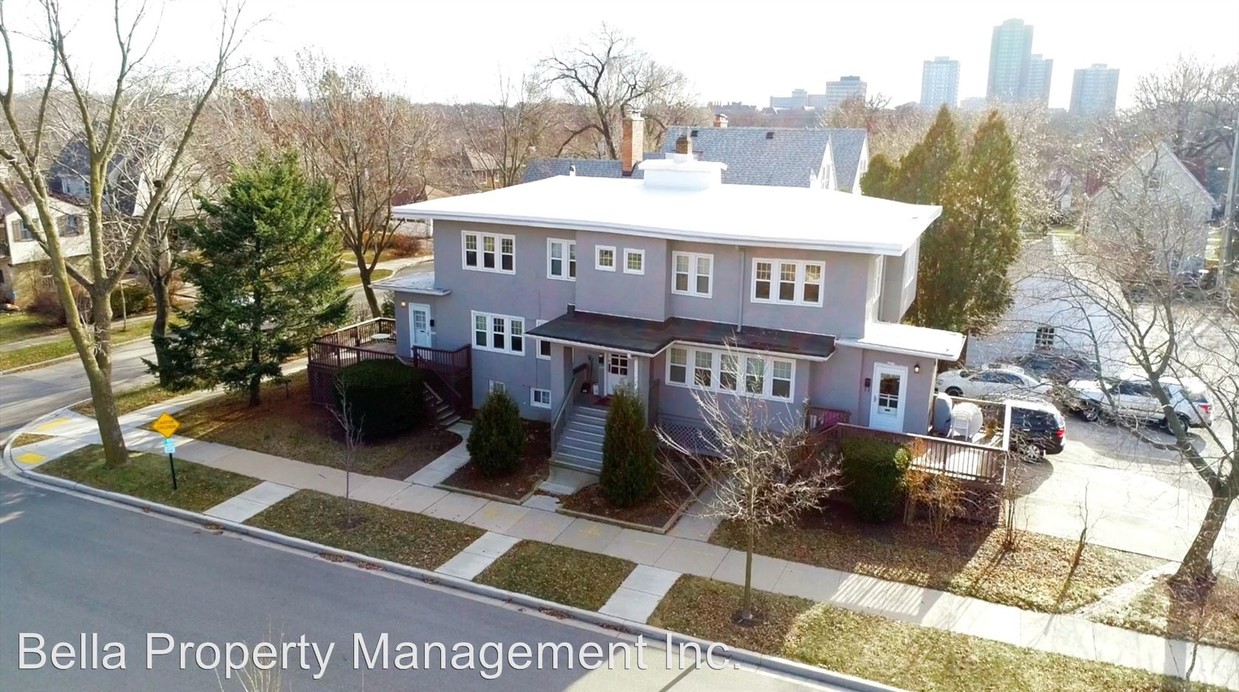 Primary Photo - 2215-2221 E Beverly Rd