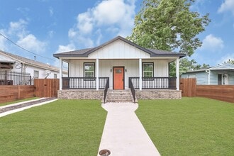 Building Photo - 2412 Lucas St