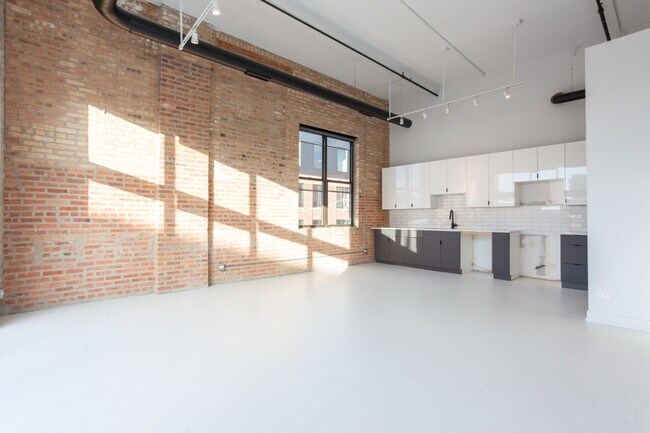 Building Photo - 215 N Racine Ave