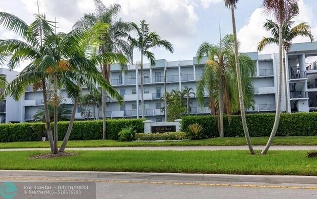 Foto del edificio - 2998 Sunrise Lakes Dr W