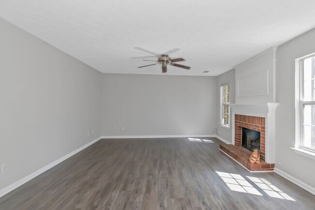 Building Photo - 3309 Touchwood Ct SW