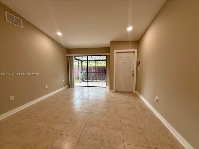 Foto del edificio - 2550 N Nob Hill Rd