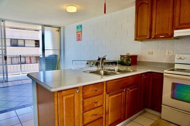 Foto del edificio - 1716 Keeaumoku St