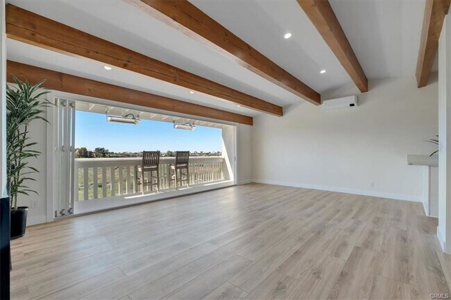 Foto del edificio - 745 Domingo Dr