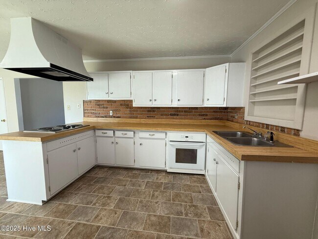 Foto del edificio - 712 W Pineland Dr