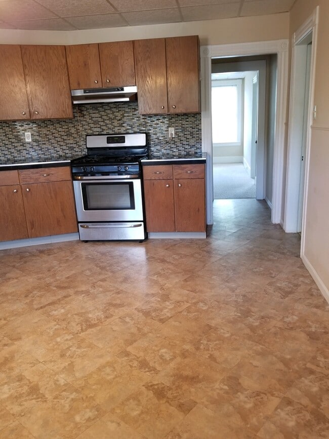 54 Maple St Unit E, Millbury, MA 01527 Apartments in Millbury, MA