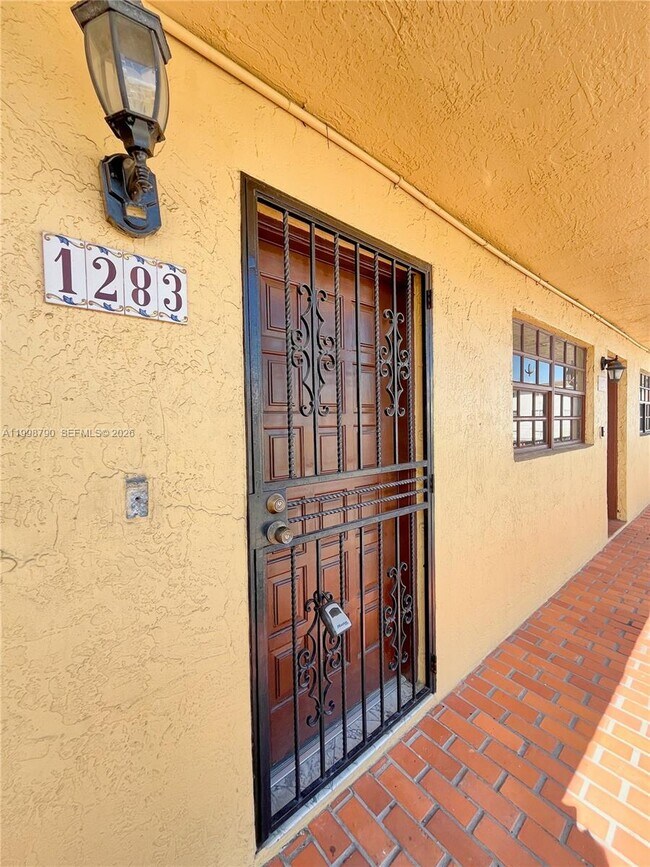 Foto del edificio - 1283 W 51st Pl