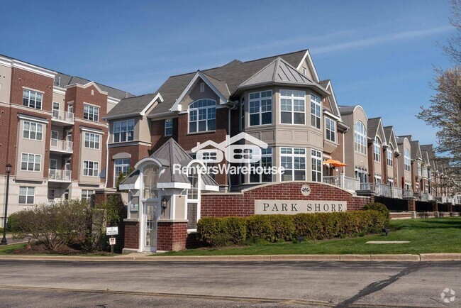 Building Photo - 3872 S Lake Dr