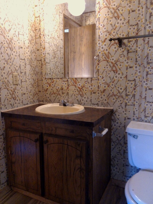 Building Photo - 3 BR/2 BA NEWLY RENOVATED HOME!