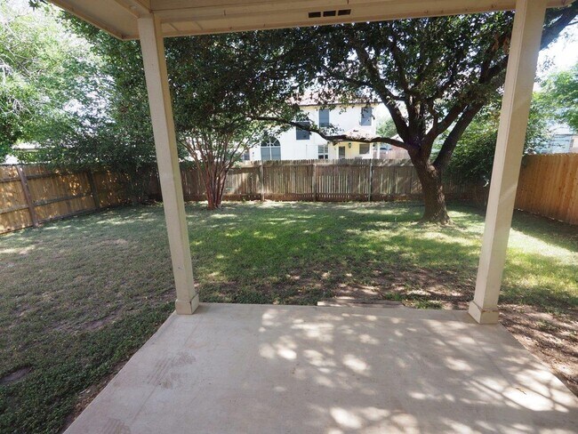 Building Photo - Amazing Round Rock home priced to move!