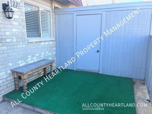 Building Photo - 3 bed/2.5 bath Condo in Norman!