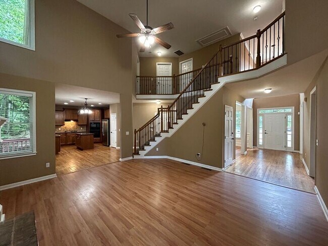 Building Photo - 3675 Mystic Dr