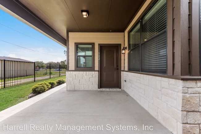 Building Photo - 400 Bosque Blvd