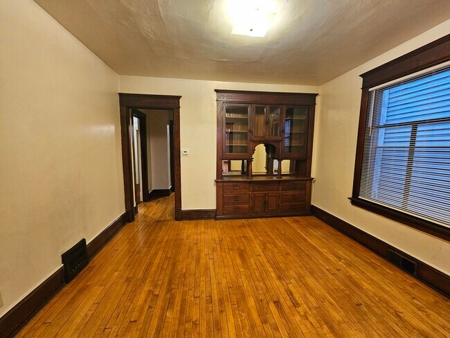 Building Photo - 3412 W Walnut St