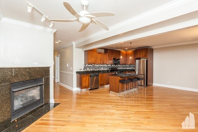 Building Photo - Beautiful 3 Bedroom Condo in Logan Square!