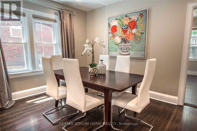 Photo du bâtiment - 320 Hillsdale Ave E