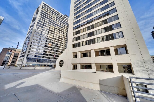 Foto del edificio - 48 W 300 S