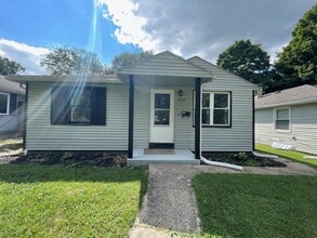 Building Photo - 2229 Parkview Pl