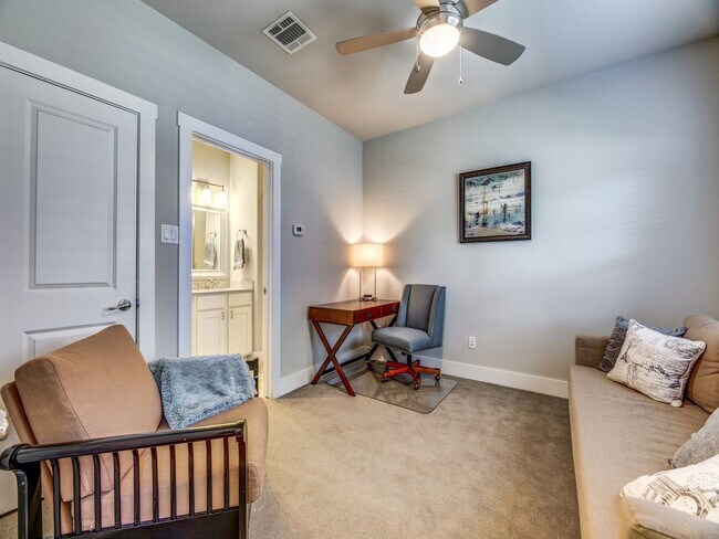 Building Photo - Rooftop Evenings, 3 bedroom 3 bath Condo. ...