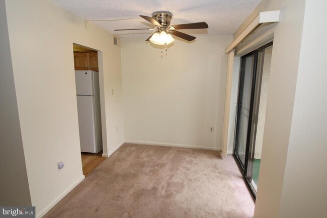Building Photo - 8600A Village Square Dr