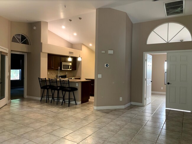 Foto del edificio - Beautiful 3 Bed/2 Bath Single Family Home ...
