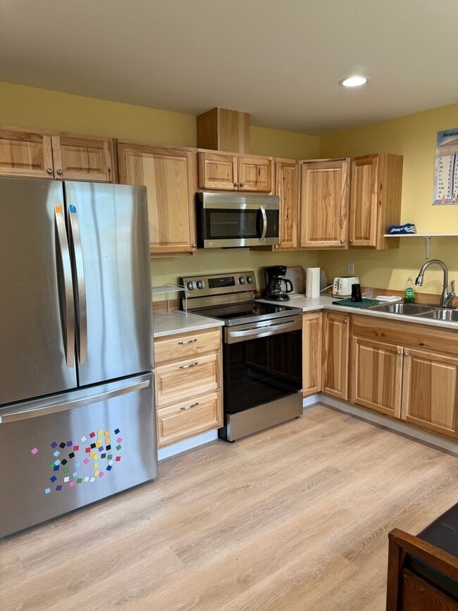 Building Photo - 1 Bedroom /1 bath  Unit
