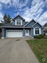 Building Photo - 2210 Clearview Dr