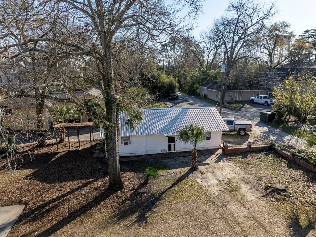 Building Photo - 425 Clyde Ln