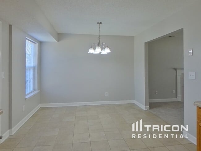 Building Photo - 2045 Sunset Village Dr