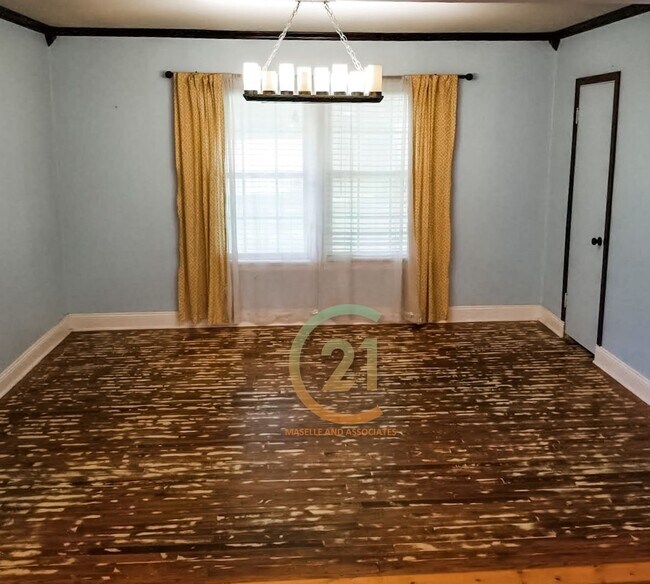 Building Photo - COMING SOON!!! 3 Bed/2 Bath Home in Crysta...