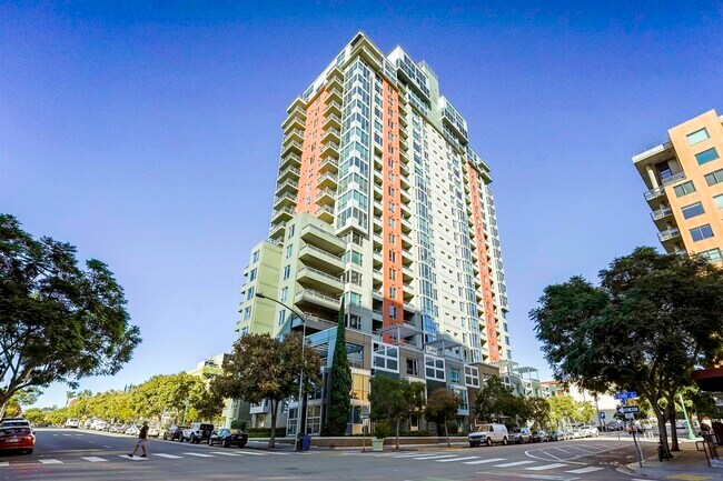 Foto del edificio - 300 W Beech St