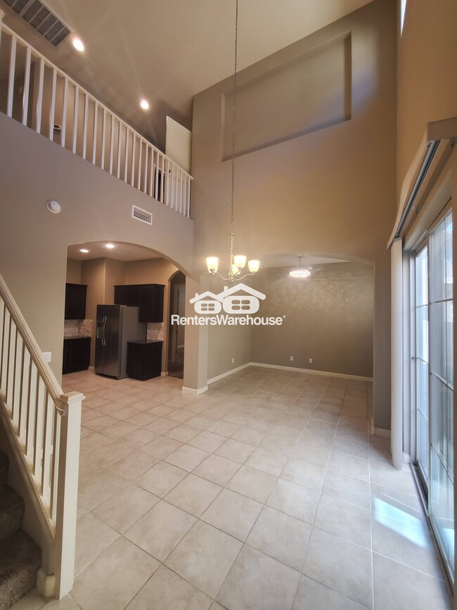 Building Photo - 1367 S Country Club Dr