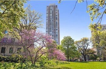 Building Photo - 2020 N Lincoln Park W