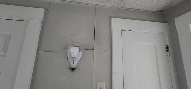 Building Photo - Alice St Triplex