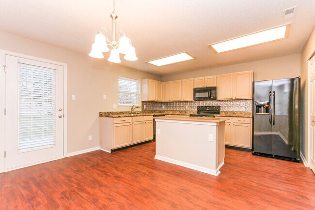 Foto del edificio - 2425 Woodmont Ct