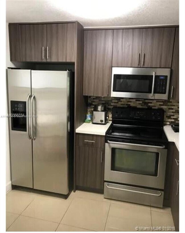 Foto del edificio - 1025 Country Club Dr