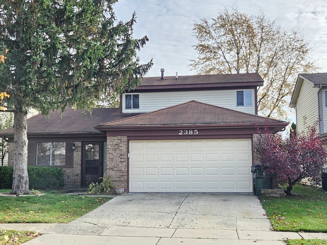 Foto principal - 2385 Goldfinch St