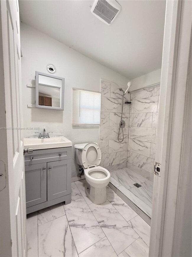 Foto del edificio - 2460 NW 61st St