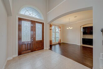 Building Photo - 25719 Oakwood Knoll Dr