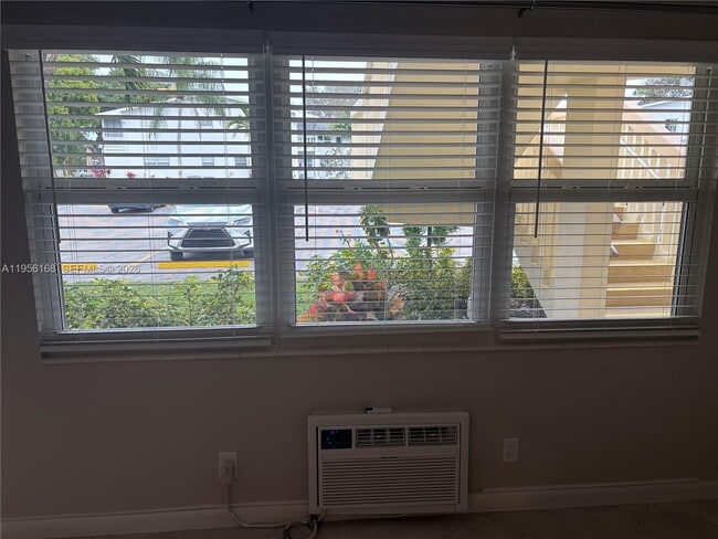 Foto del edificio - 149 Westbury E