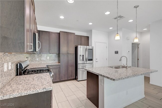 Foto del edificio - 985 Via Lombardi