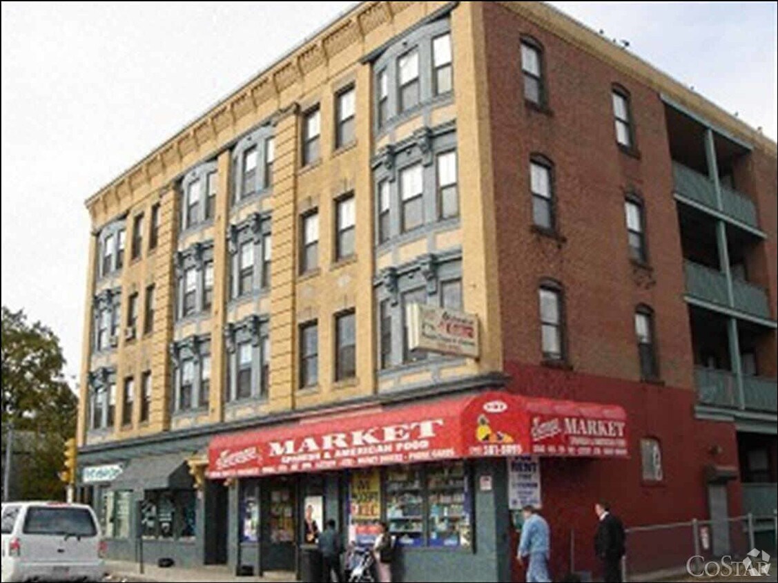 Primary Photo - 163-169 Chatham St