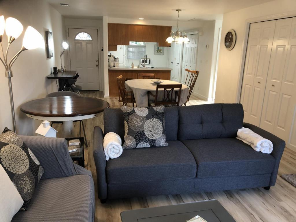Foto principal - 525 Primrose Dr