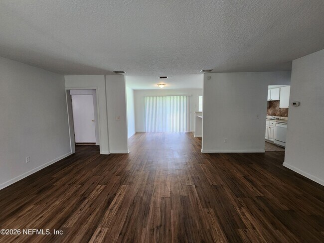 Building Photo - 1721 Hawaii Dr E
