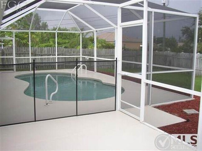 Foto del edificio - 3 Bedroom, 2 Bathroom Pool House SW Cape Coral