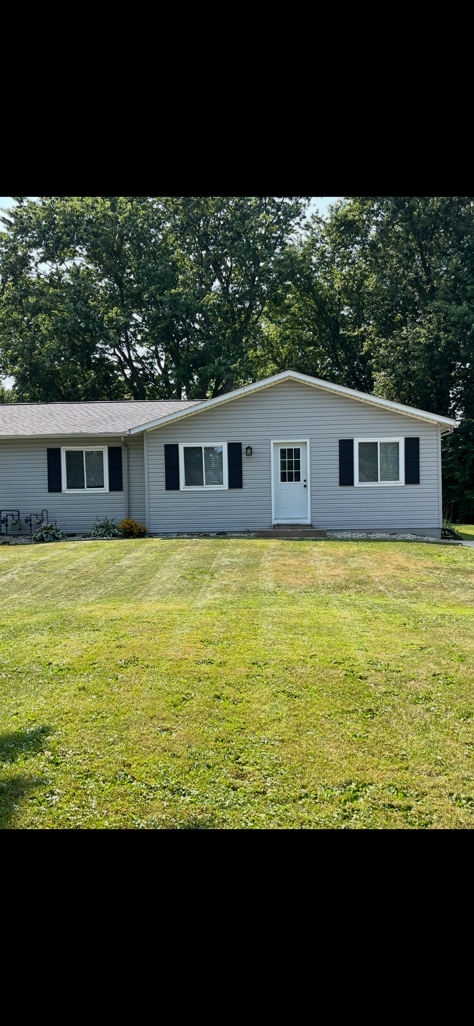 185 Meadows Dr Painesville, OH 44077 – photo 1 of 13