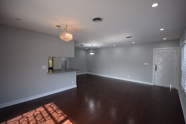 Foto del edificio - 11204 Peach Grove St