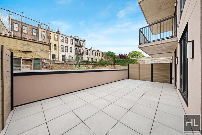 Building Photo - BRUCKNER BOULEVARD